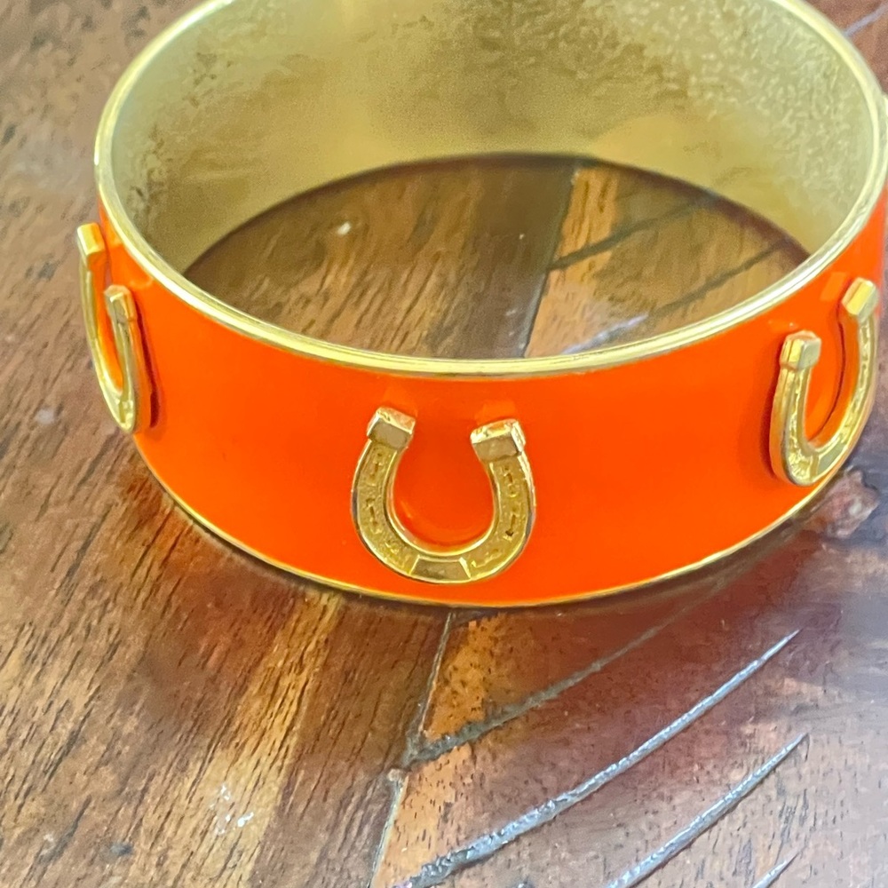 Hose shoe bangle
